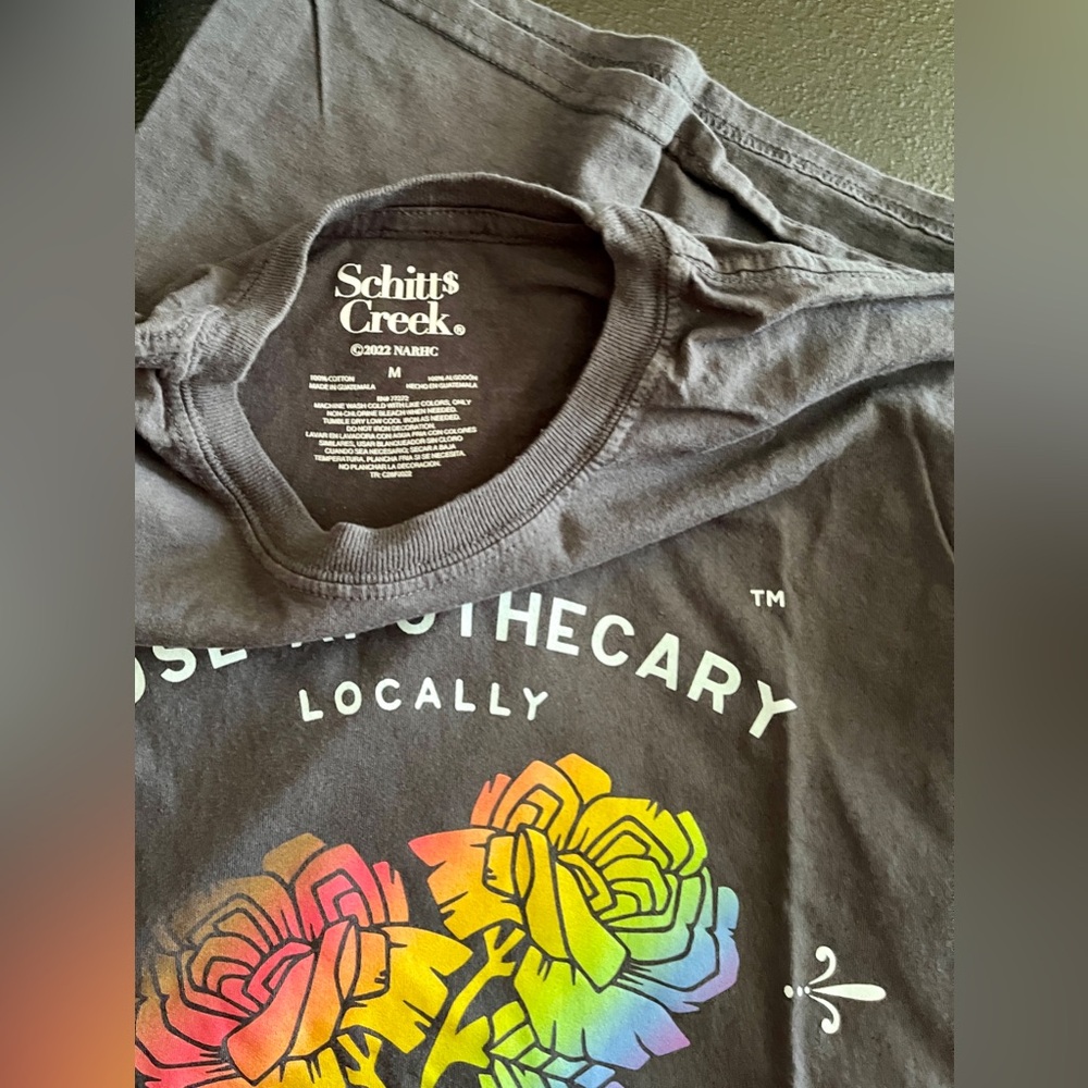 Official Schitt$ Creek TV Show Rose Apothecary Gray T-Shirt Size M - Picture 6 of 6